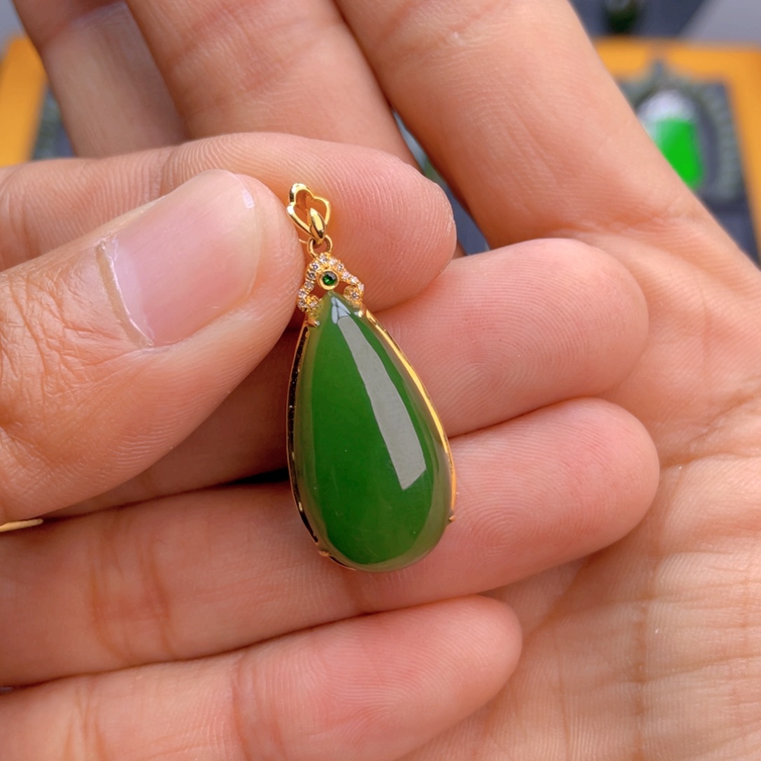 和田玉（碧玉）吊坠(不含链)18K金镶嵌水滴吊坠
