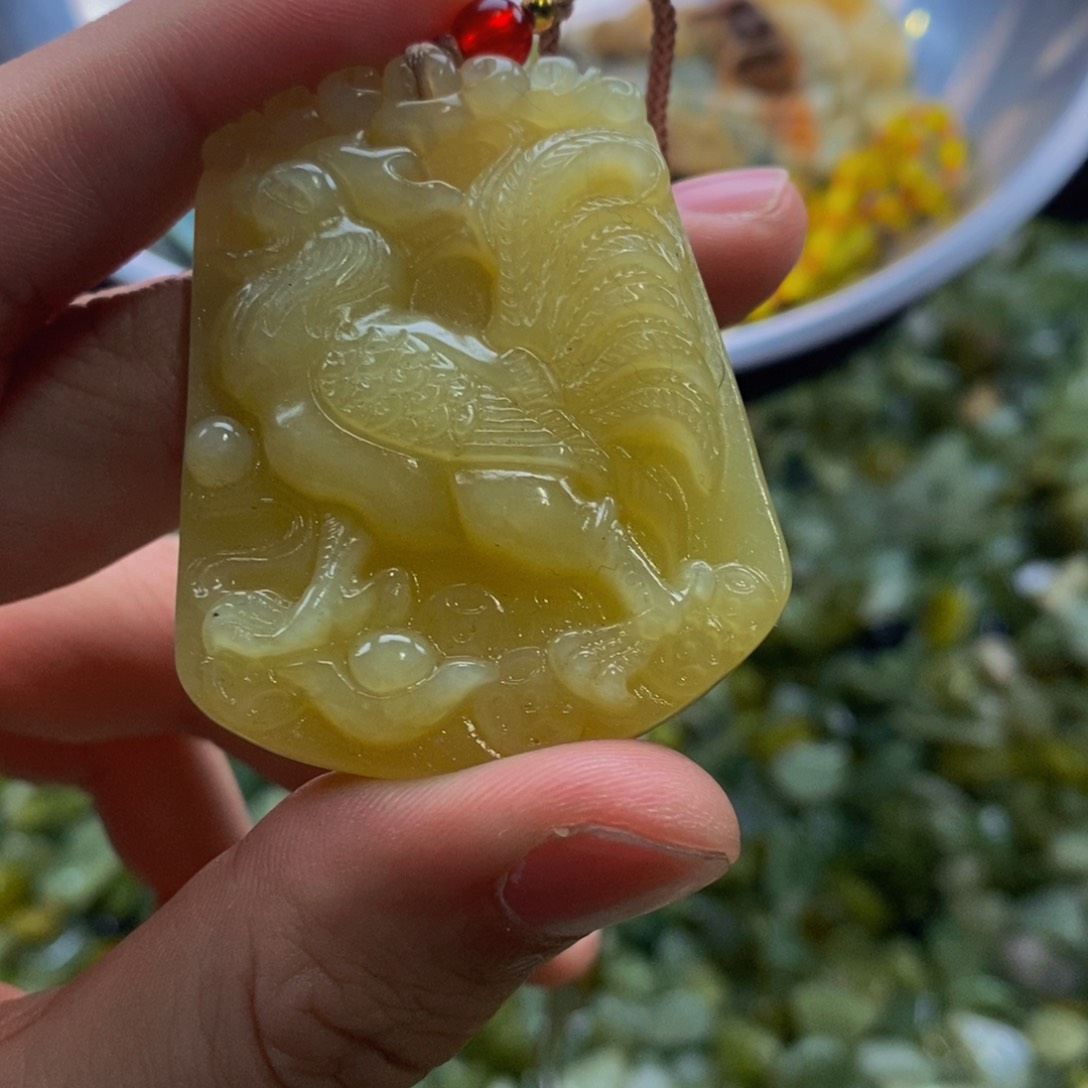蛇纹石玉吊坠未镶嵌