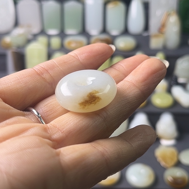 和田玉（糖玉）未镶嵌颈饰