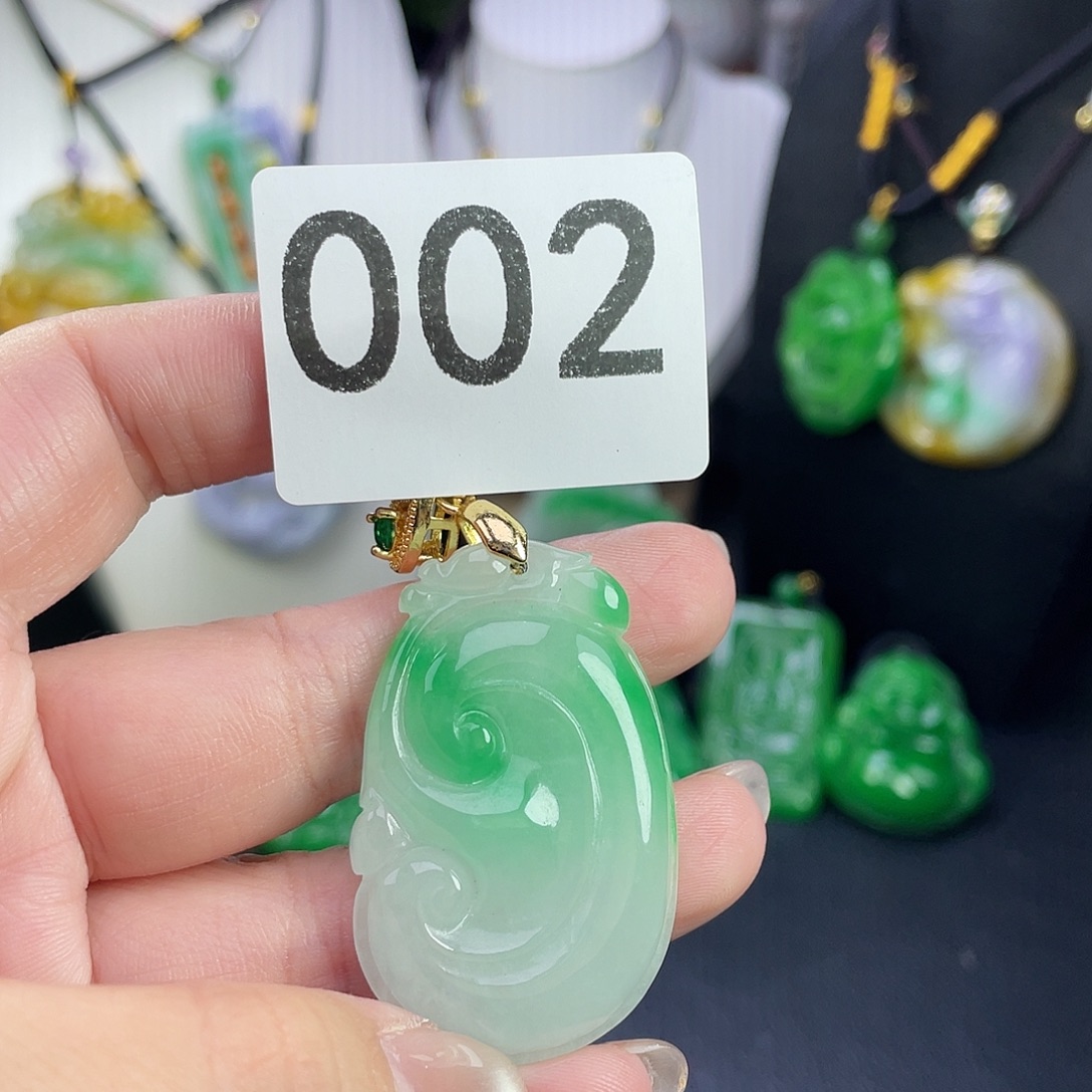 翡翠未镶嵌吊坠(赠链)