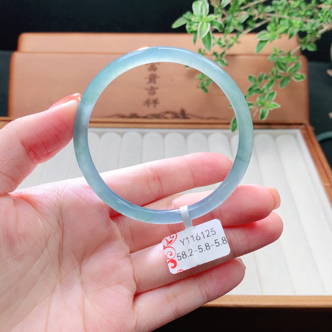 未镶嵌手镯（圆镯）翡翠