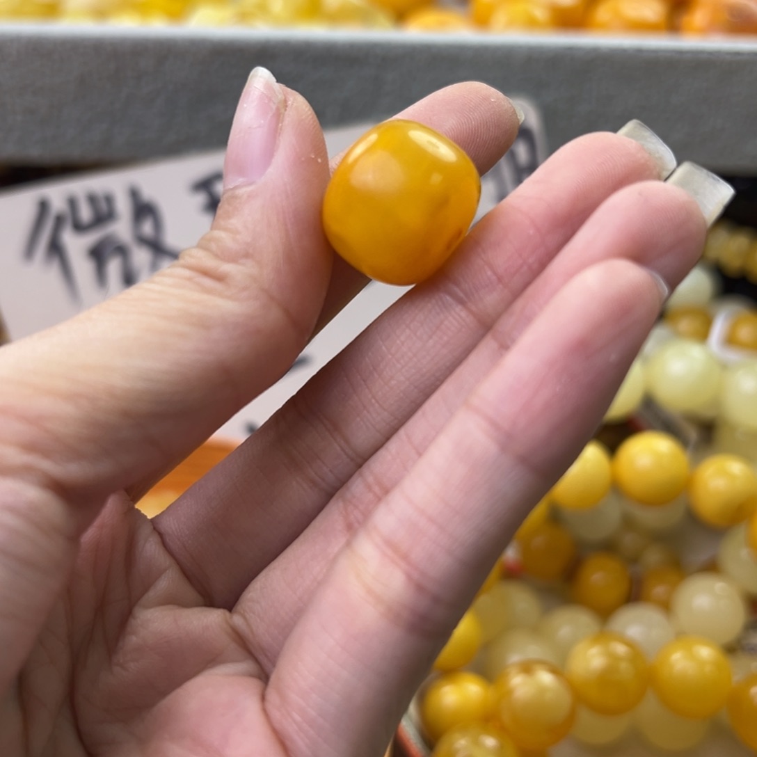 琥珀珠宝奇石未镶嵌