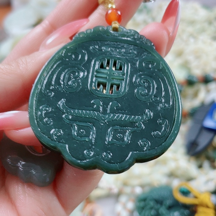 颈饰未镶嵌和田玉