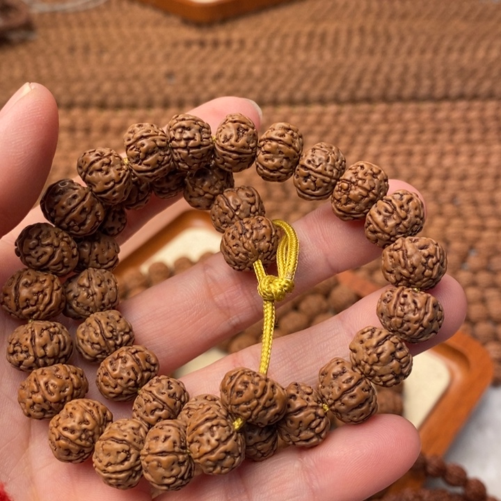 【闪购商品】金刚菩提吊坠于*启纯血老树王手持