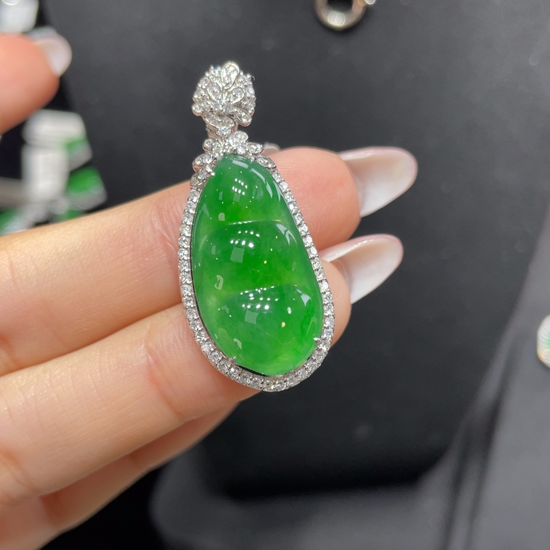 翡翠颈饰18K金镶嵌天然缅甸翡翠a货