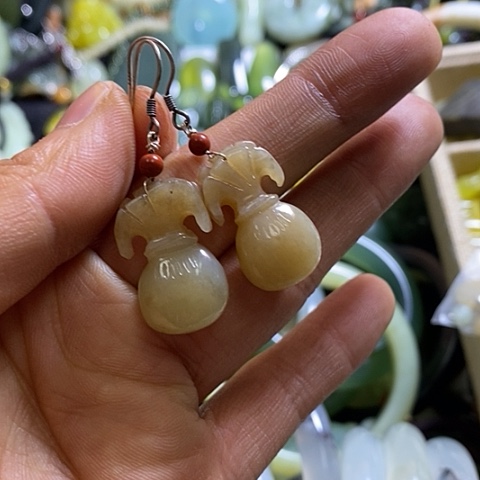 和田玉耳环未镶嵌一对