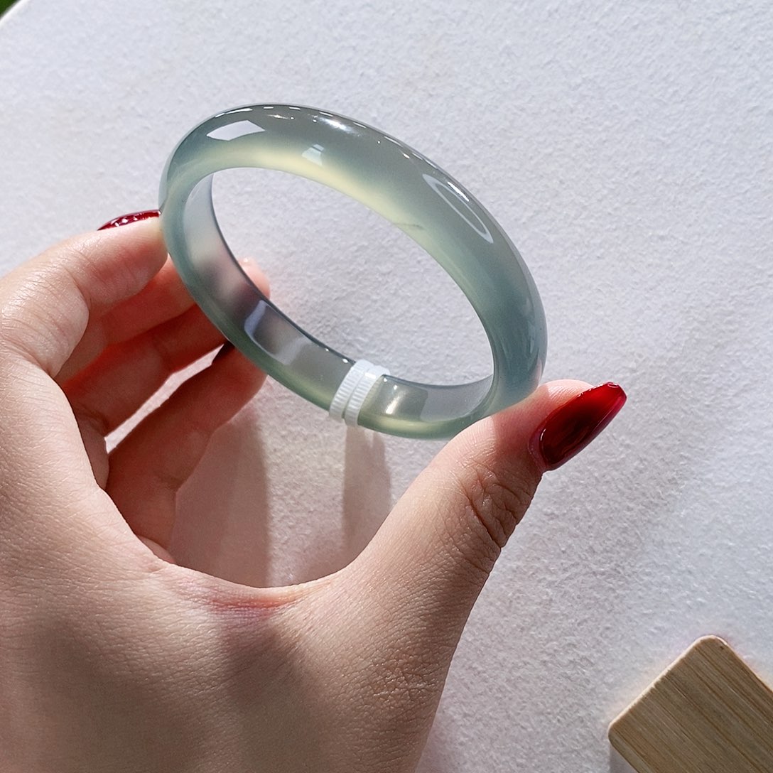 玛瑙/玉髓手镯未镶嵌56