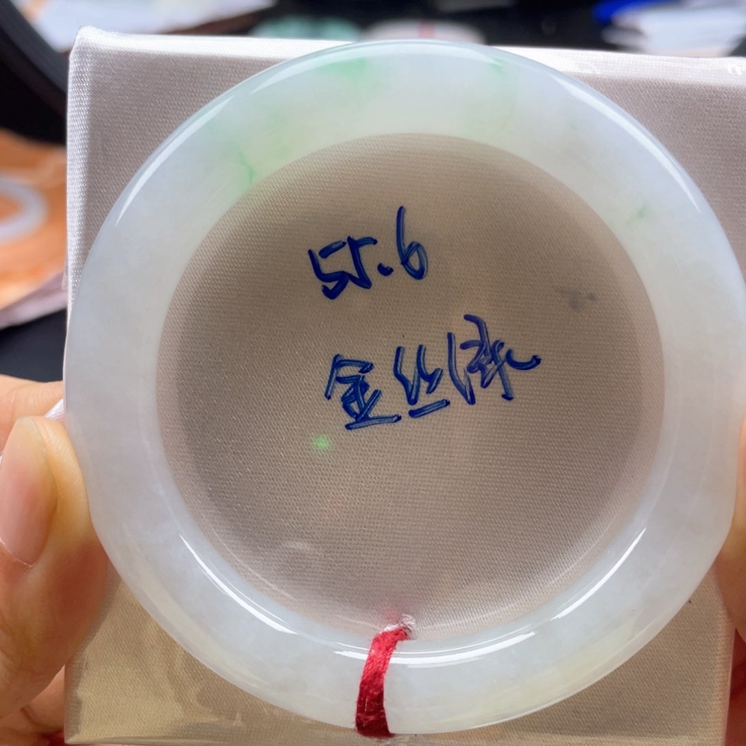 翡翠手镯未镶嵌翡翠