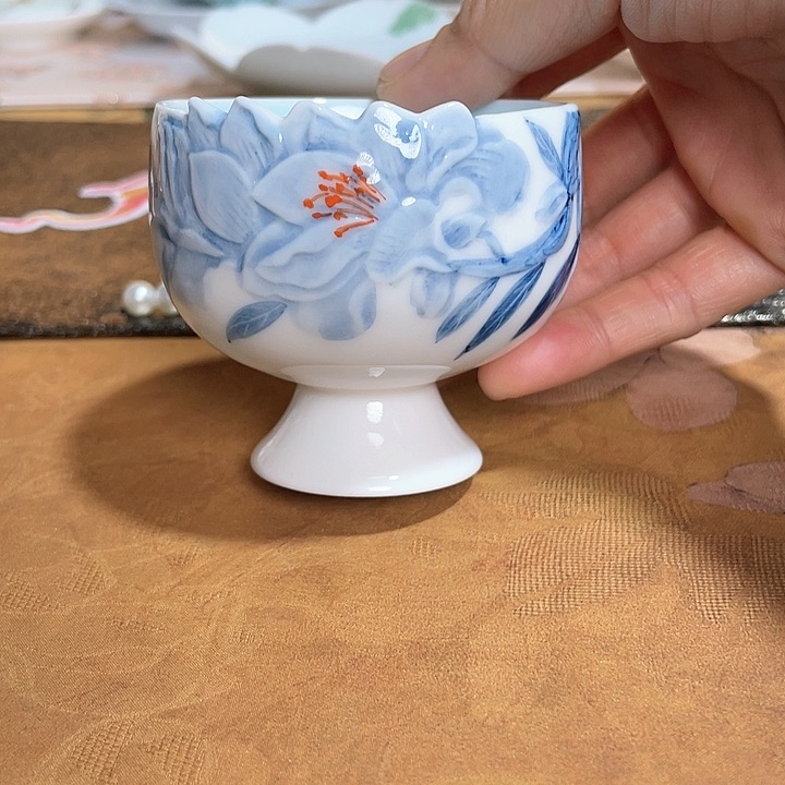 【闪购商品】雕刻玉兰花高足杯哈哈哈哈哈