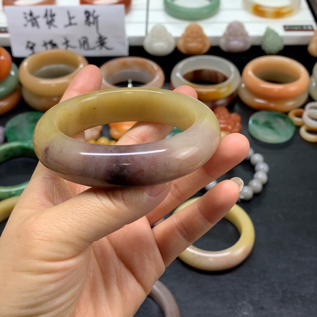 石英质玉手镯未镶嵌