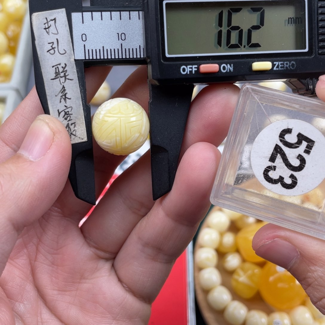 蜜蜡珠宝奇石未镶嵌