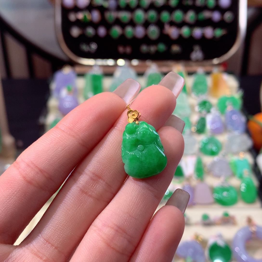 翡翠颈饰18K金镶嵌翡翠