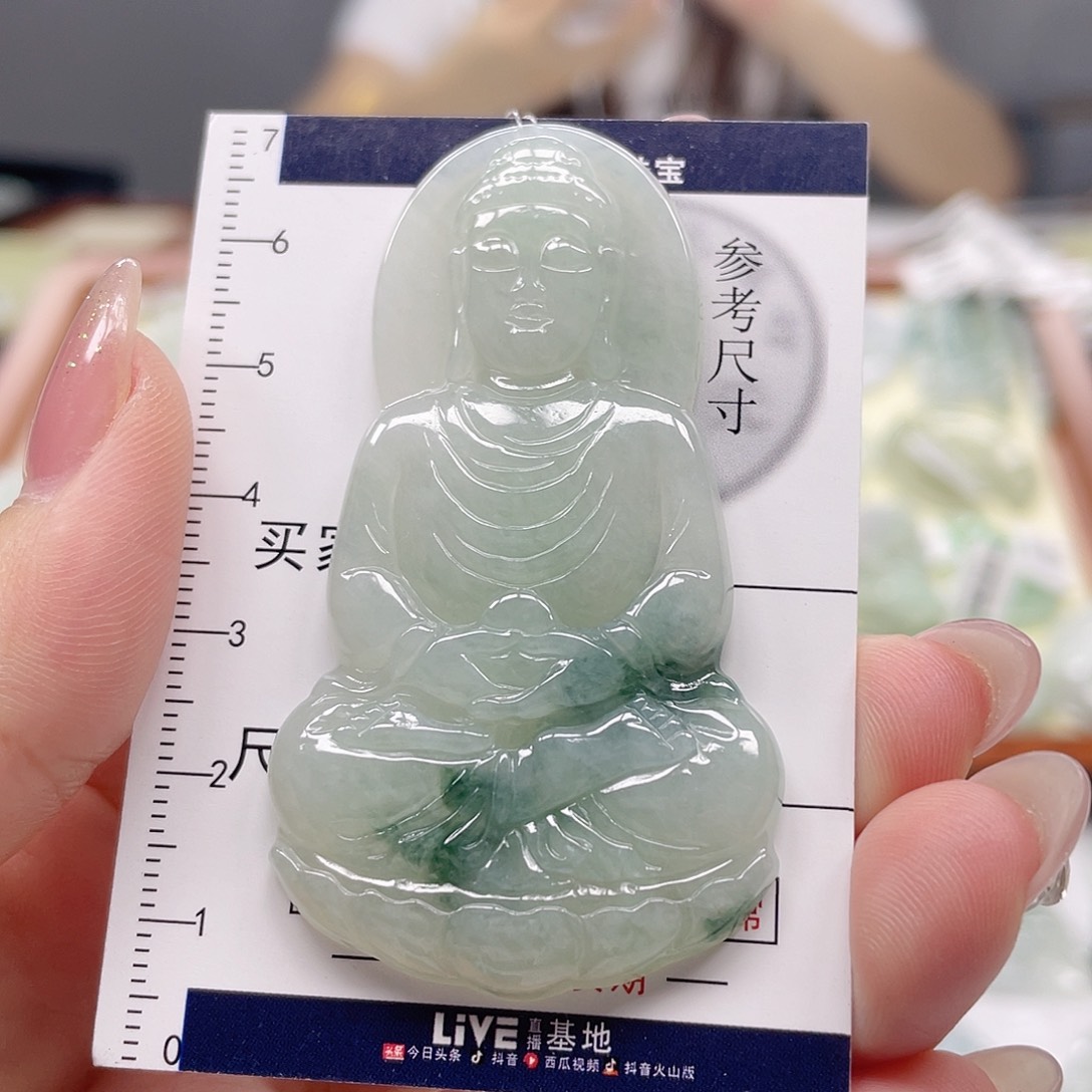 翡翠未镶嵌颈饰大日如来