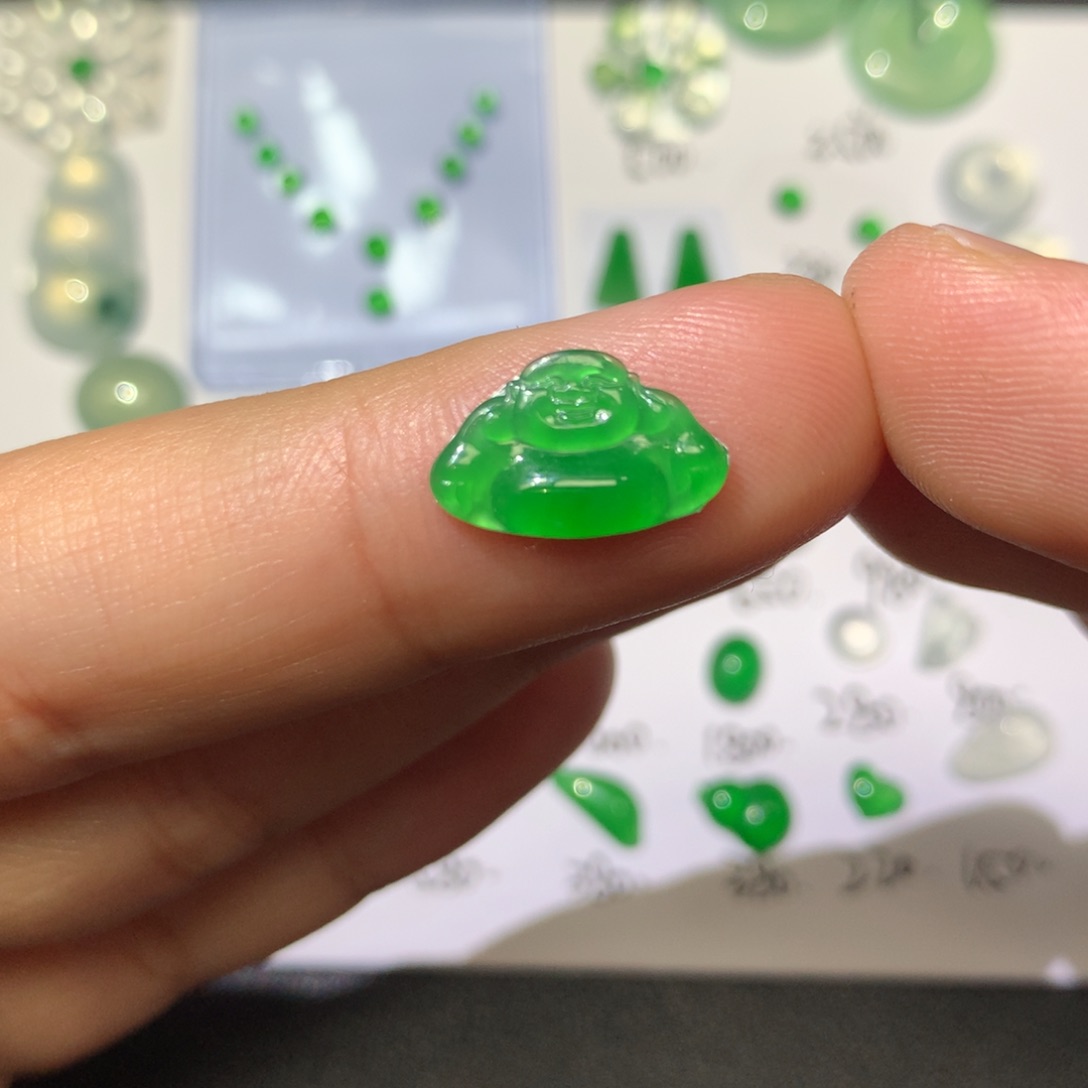 颈饰未镶嵌翡翠佛