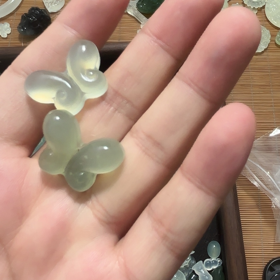 .***狗蛇纹石玉未镶嵌颈饰