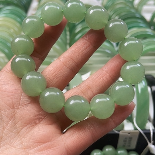 东陵石颈饰未镶嵌