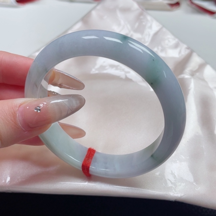 翡翠手镯未镶嵌缅甸