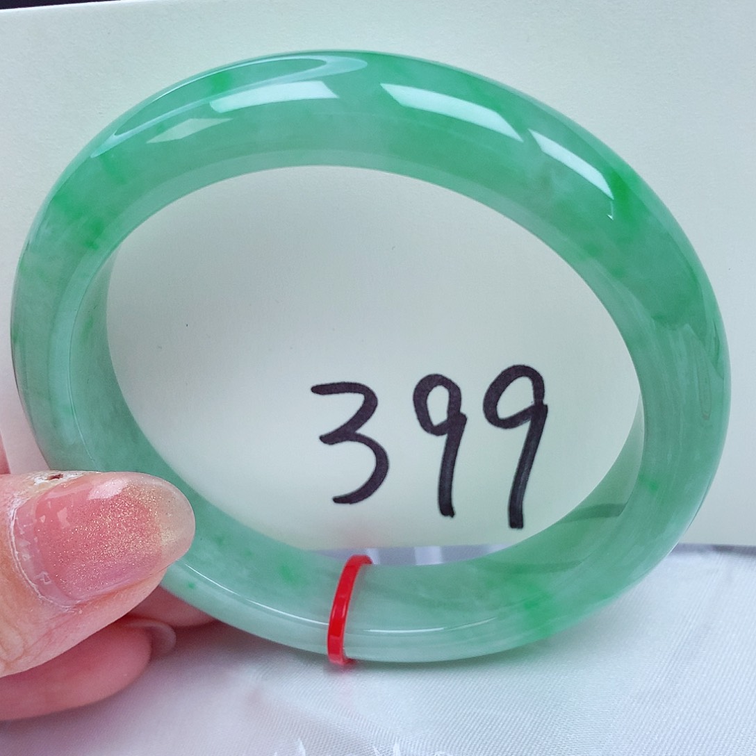 翡翠手镯未镶嵌翡翠