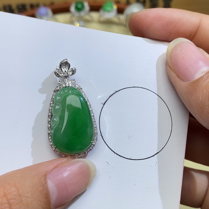 翡翠颈饰18K金镶嵌…