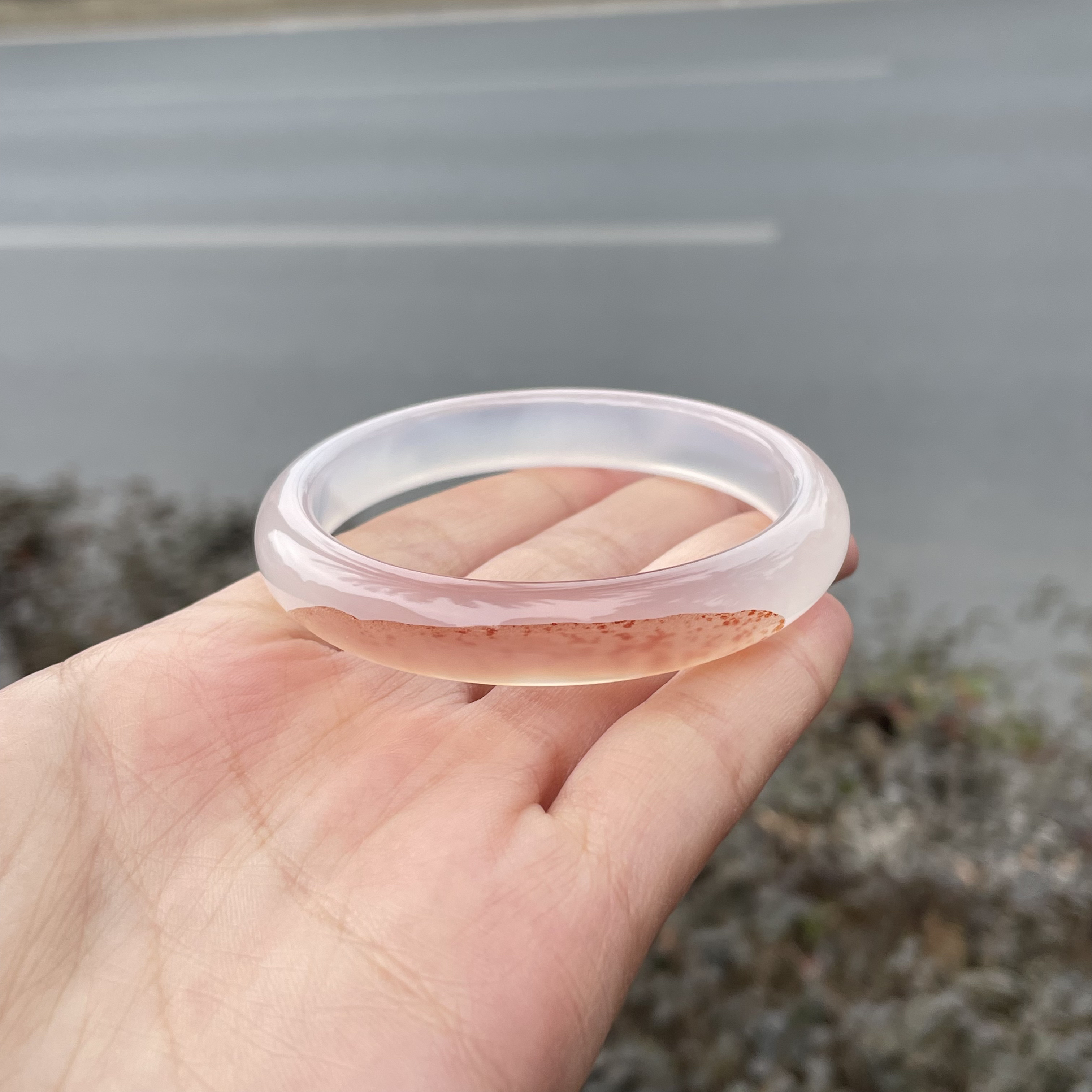 圈口54+正圈白底一口糖飘纹飘细沙-玛瑙