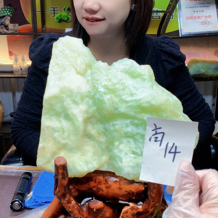 【闪购商品】未镶嵌蛇纹石玉原石碎
