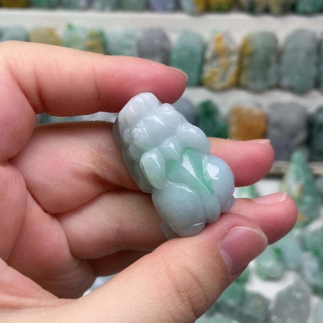 翡翠未镶嵌吊坠(赠链)