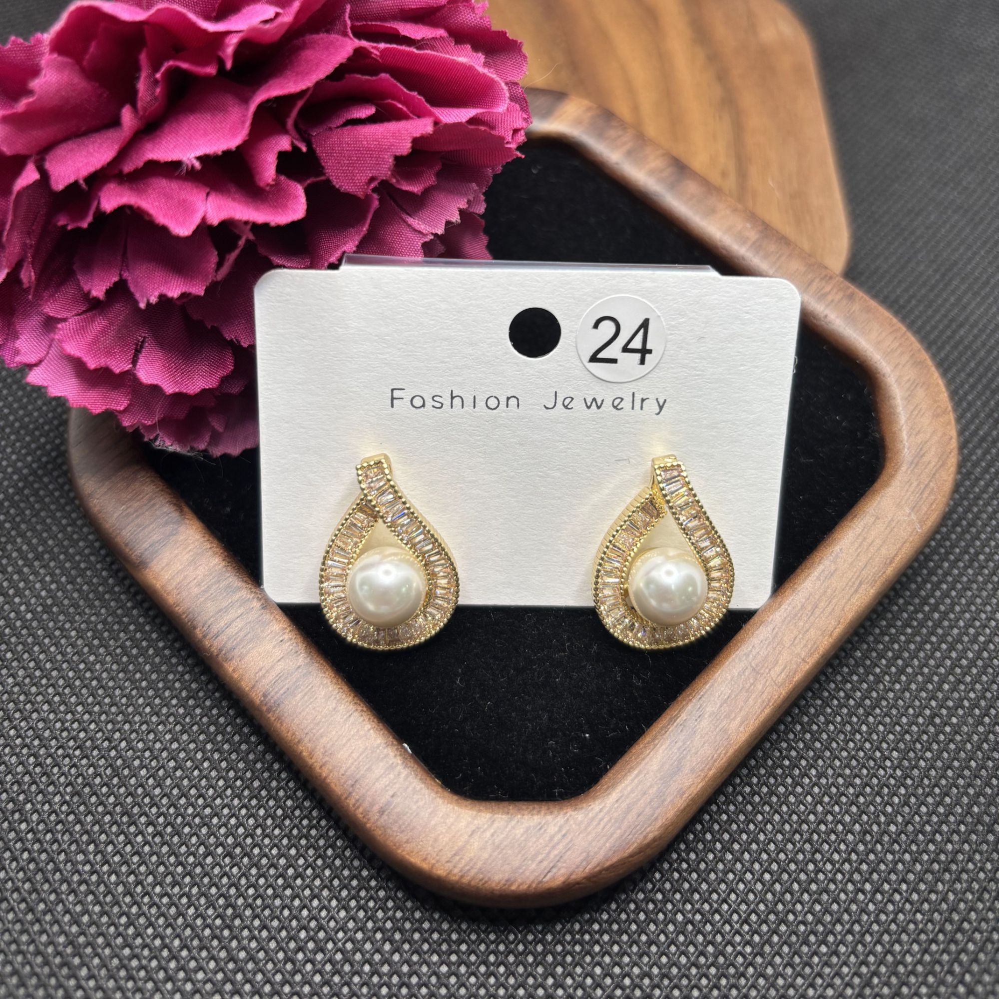 铜合金仿珍珠耳饰 024 镀K金 锆石水滴贝珠耳钉 S925银针