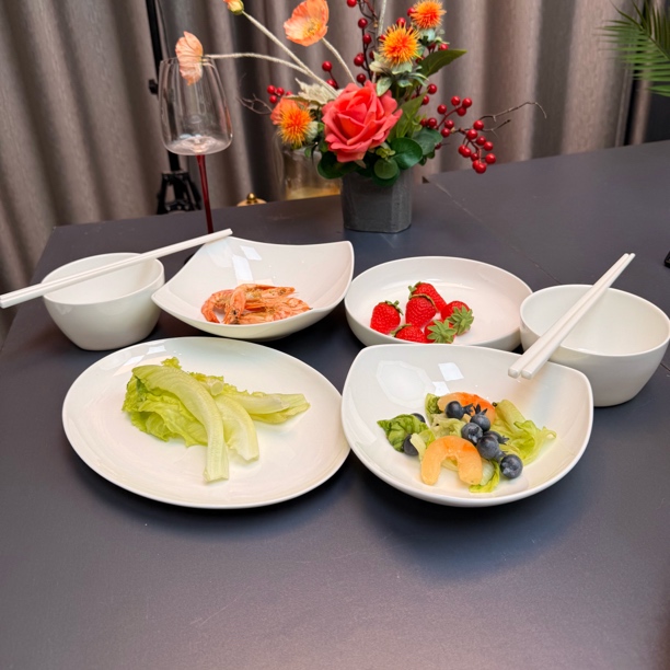 景德镇骨瓷纯白欧式碗盘餐具实用套装家用轻奢简约餐盘碗精简套装