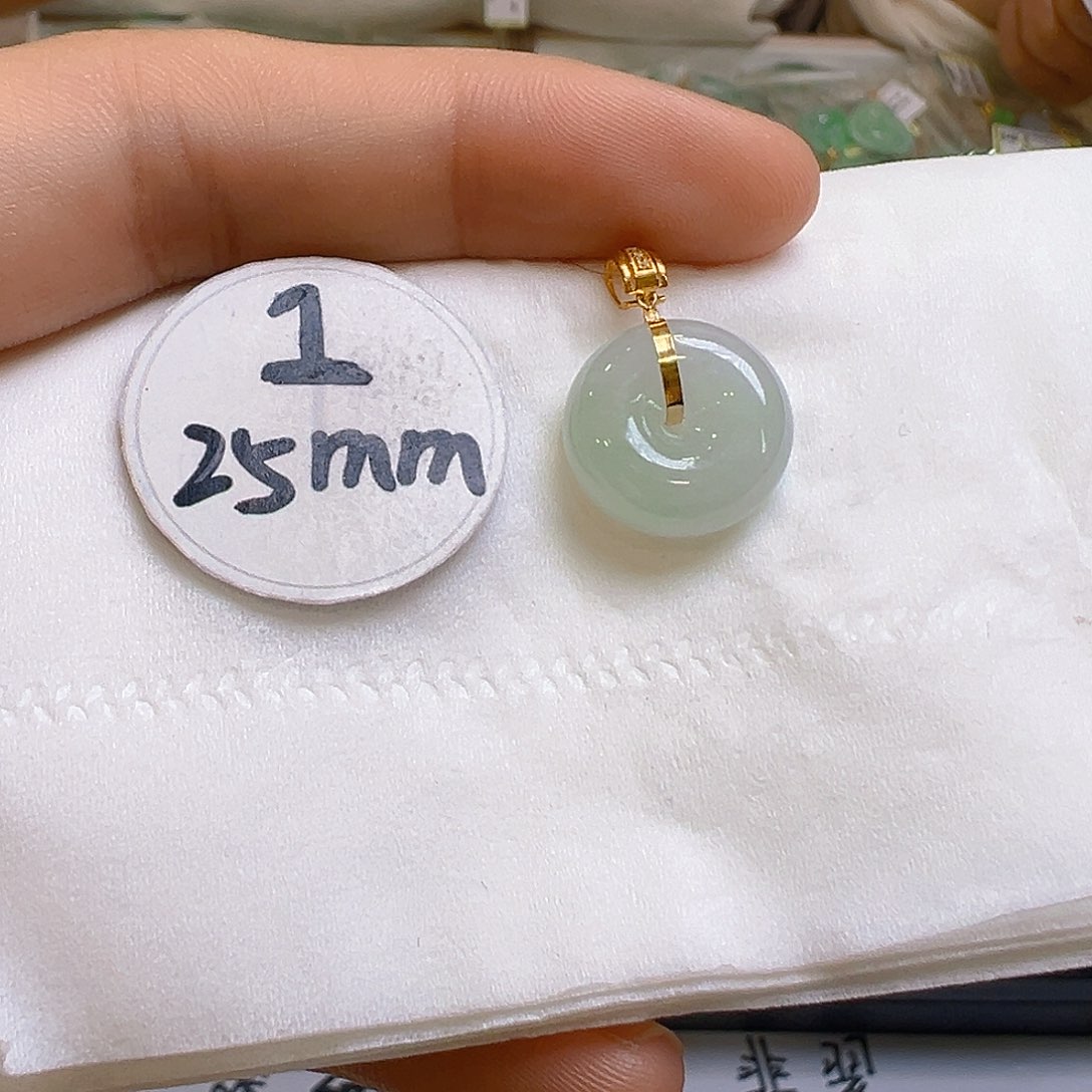 翡翠颈饰18K金镶嵌翡翠