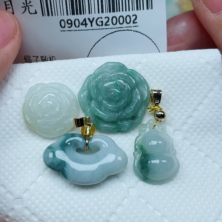 吊坠(不含链)未镶嵌翡翠