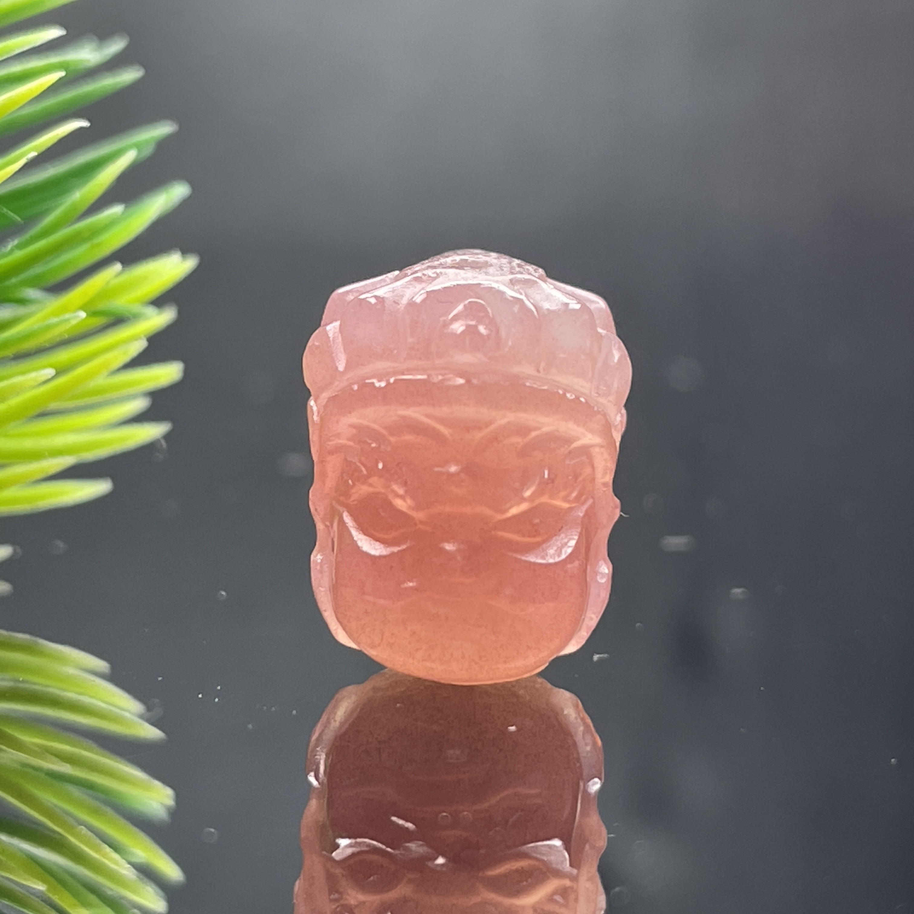 纯原矿冰透粉糯玛瑙双面精工雕刻黄财、神尺寸12mm×15mm