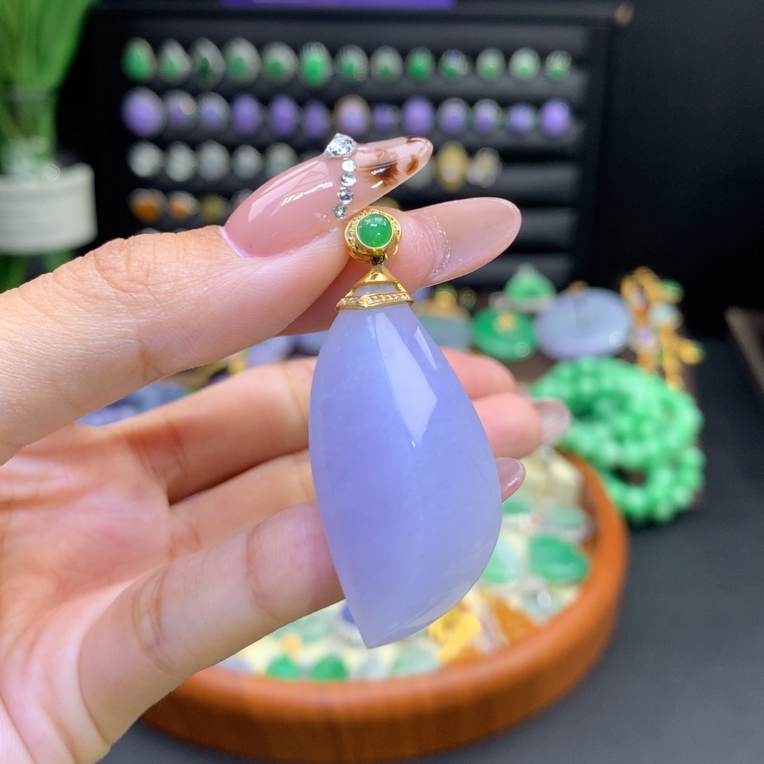 翡翠18K金镶嵌颈饰