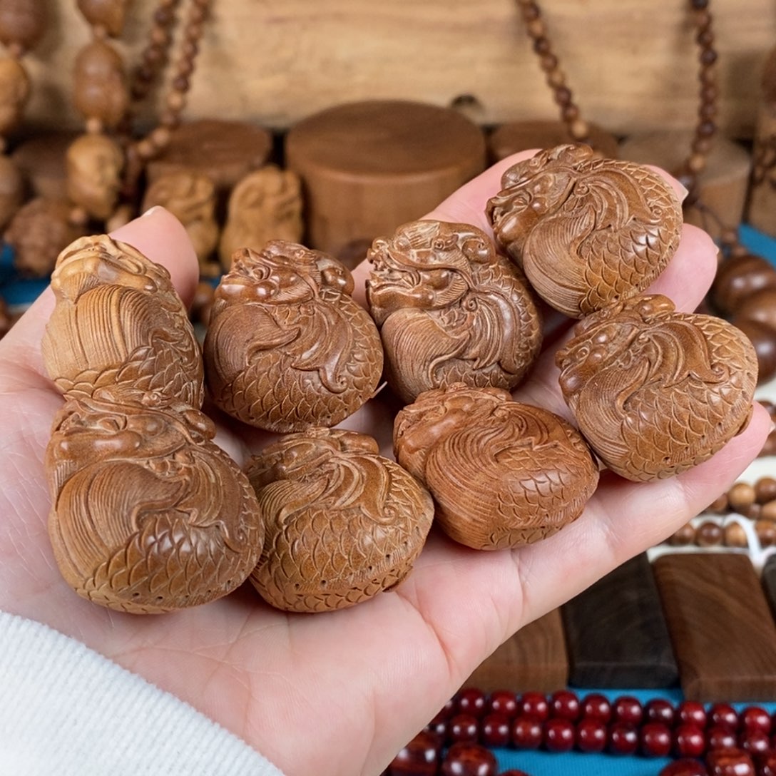 把件檀香木老山檀香横纹黑肉龙鱼