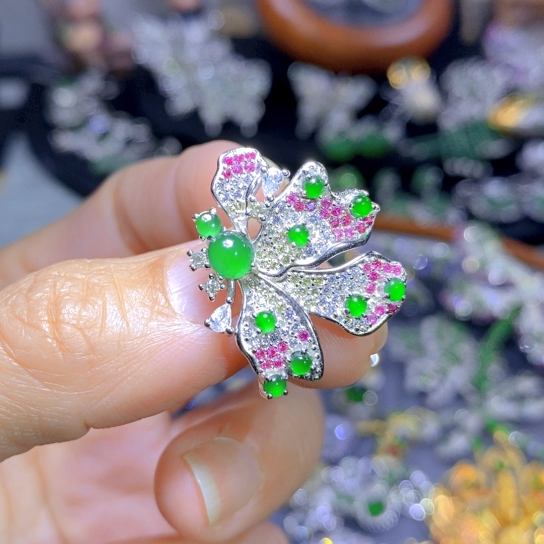 翡翠颈饰银S925镶嵌天然翡翠