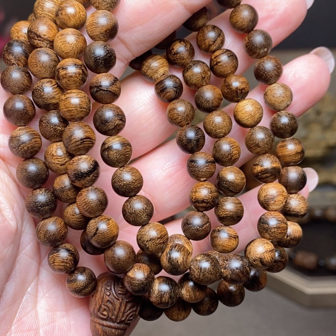 沉香手串富森红土瘤疤06×108➕三通沉香木雕设计