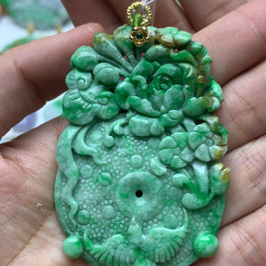 翡翠颈饰未镶嵌翡翠