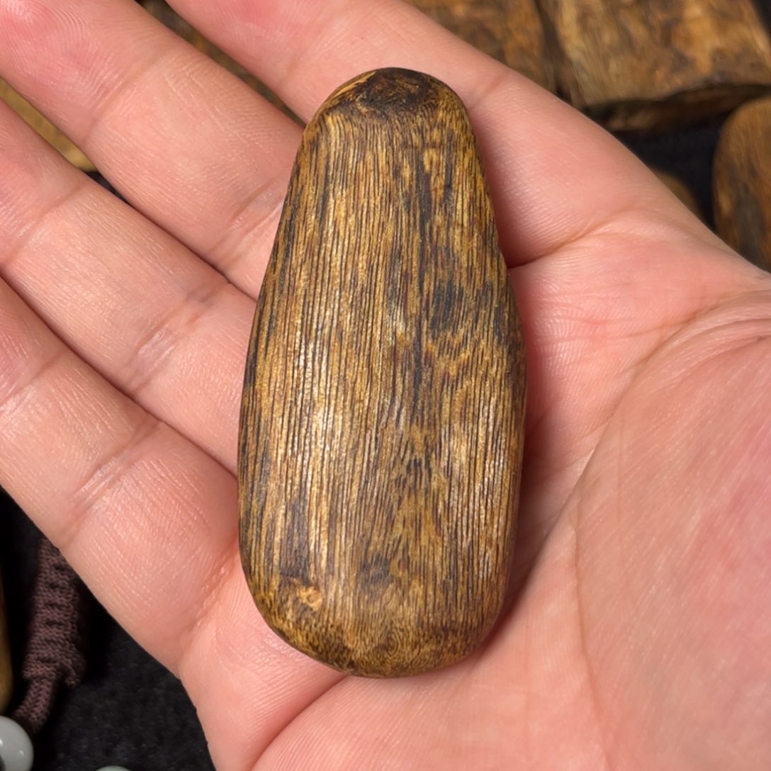 沉香吊坠奇楠沉香沉水浮原材料无事牌吊坠一个