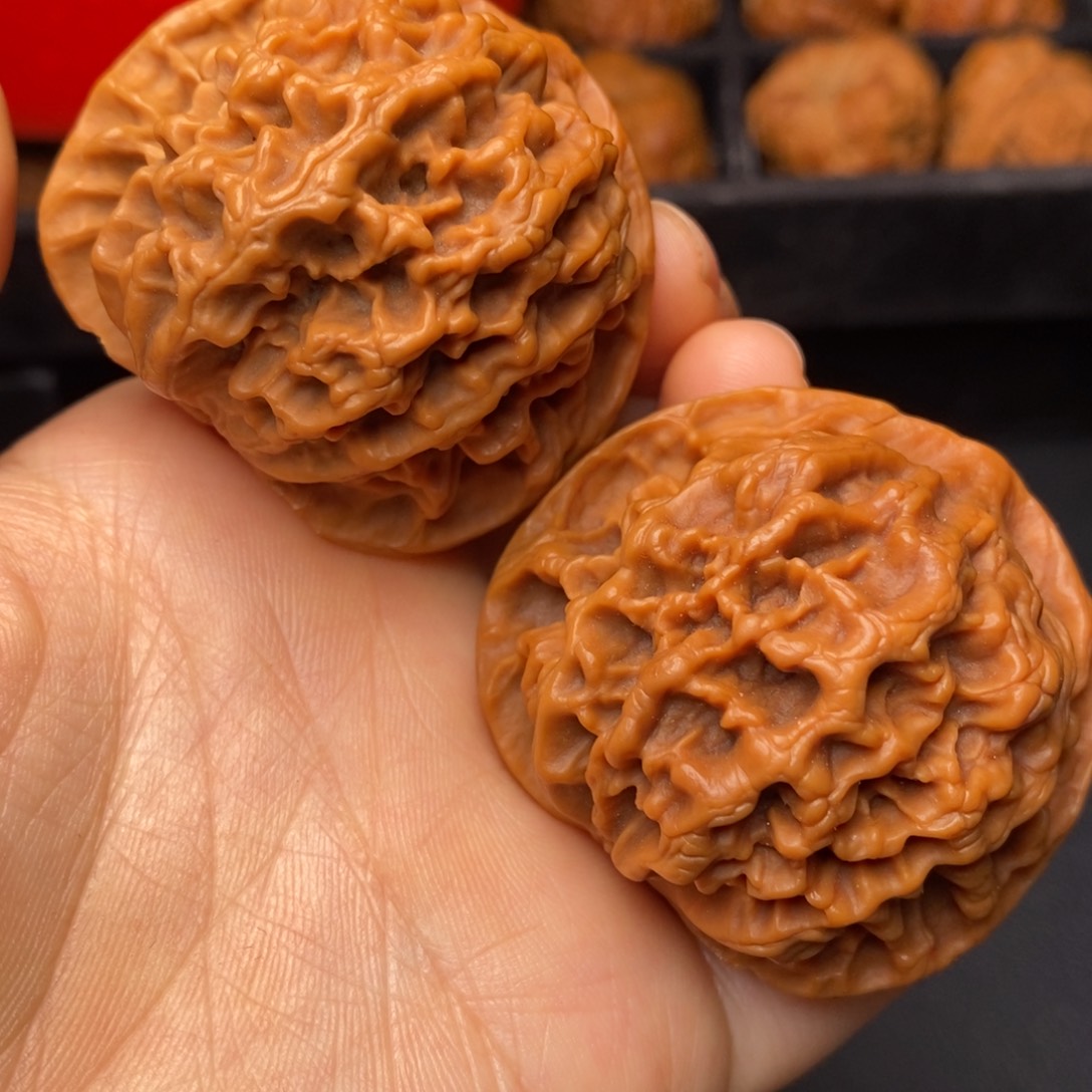 文玩核桃把件秦岭野生核桃