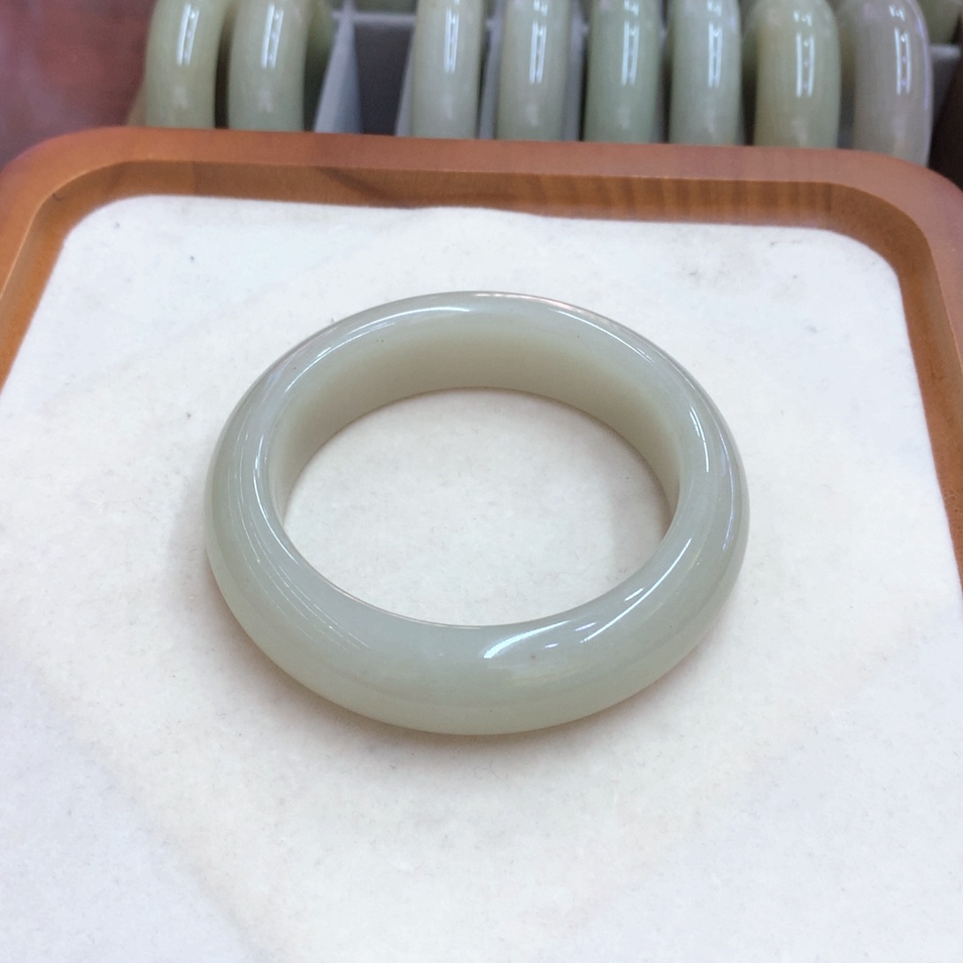 石英岩玉手镯未镶嵌