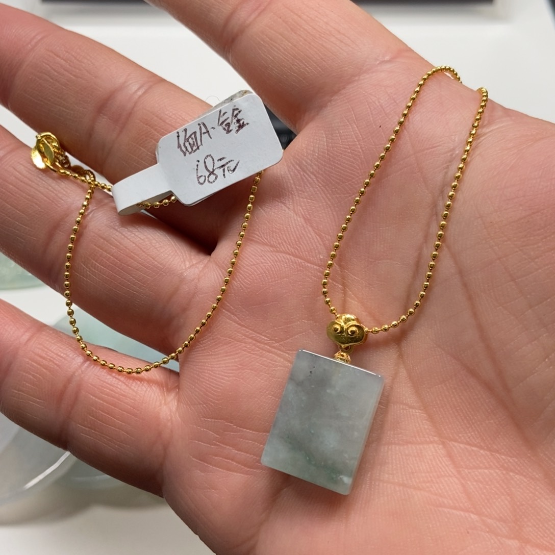 翡翠颈饰未镶嵌翡翠