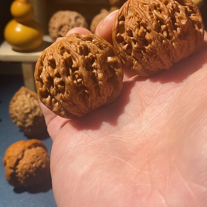 文玩核桃把件42尺寸虎头，中桩