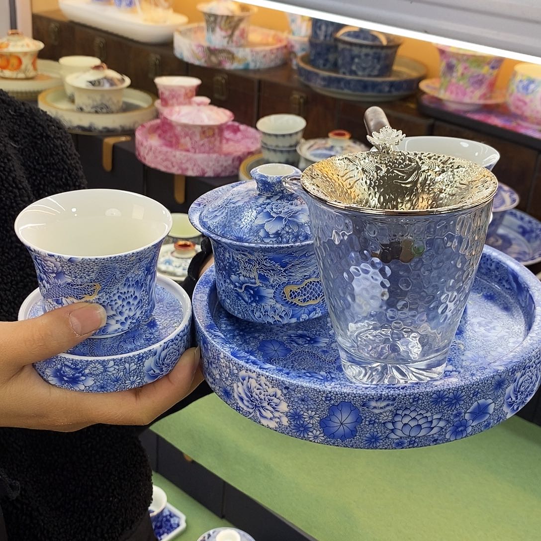 盖碗里的水煮开后放入