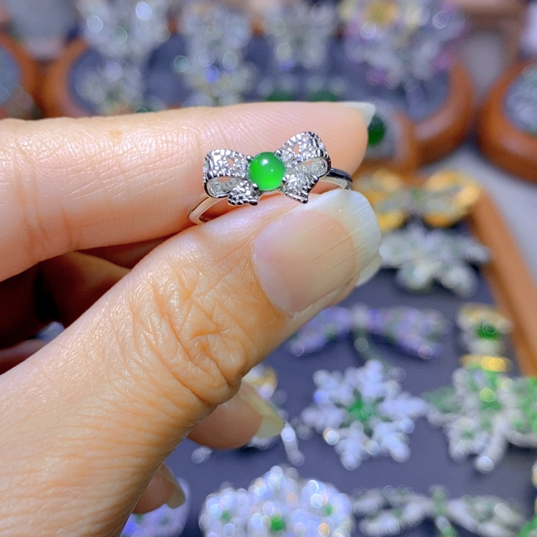 翡翠颈饰银S925镶嵌天然翡翠