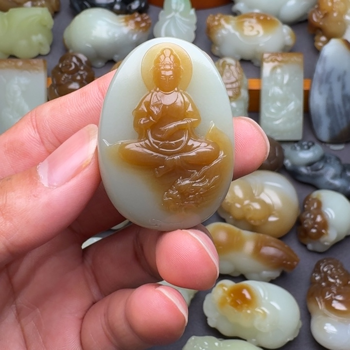 和田玉（糖玉）颈饰未镶嵌事**意