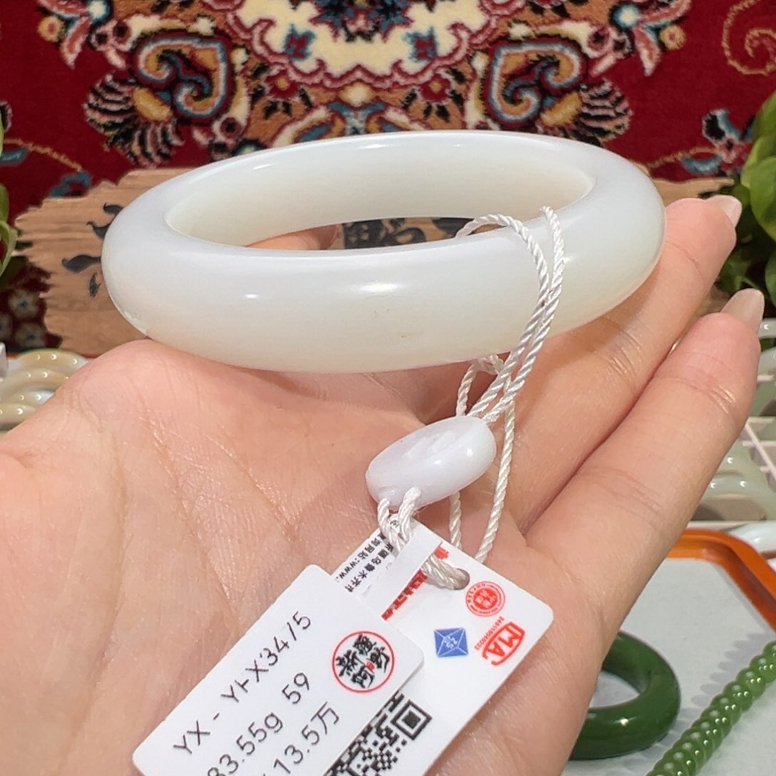 未镶嵌手镯和田玉优雅羊脂白玉手镯 带皮高货传承款