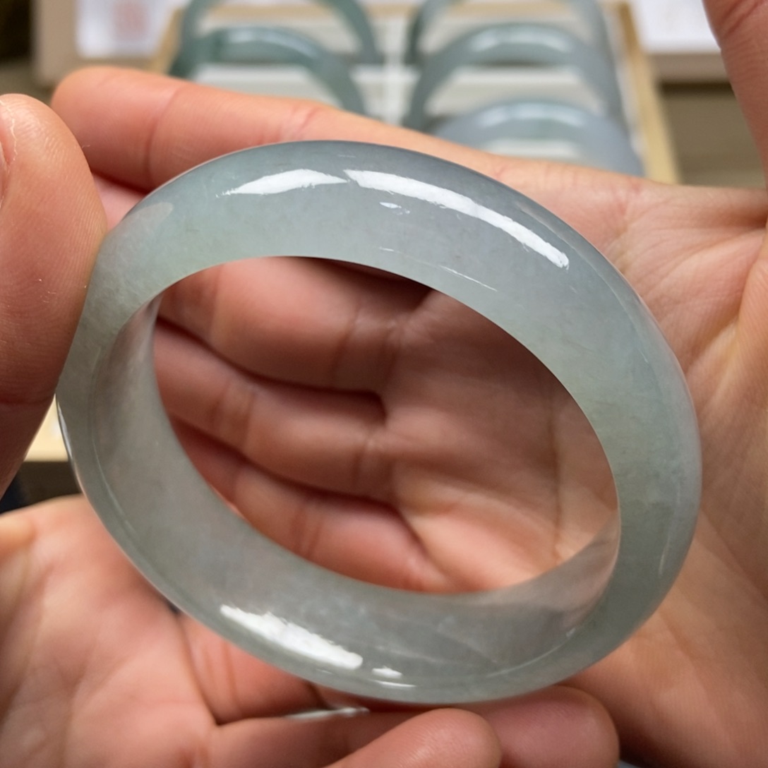 翡翠手镯未镶嵌手镯