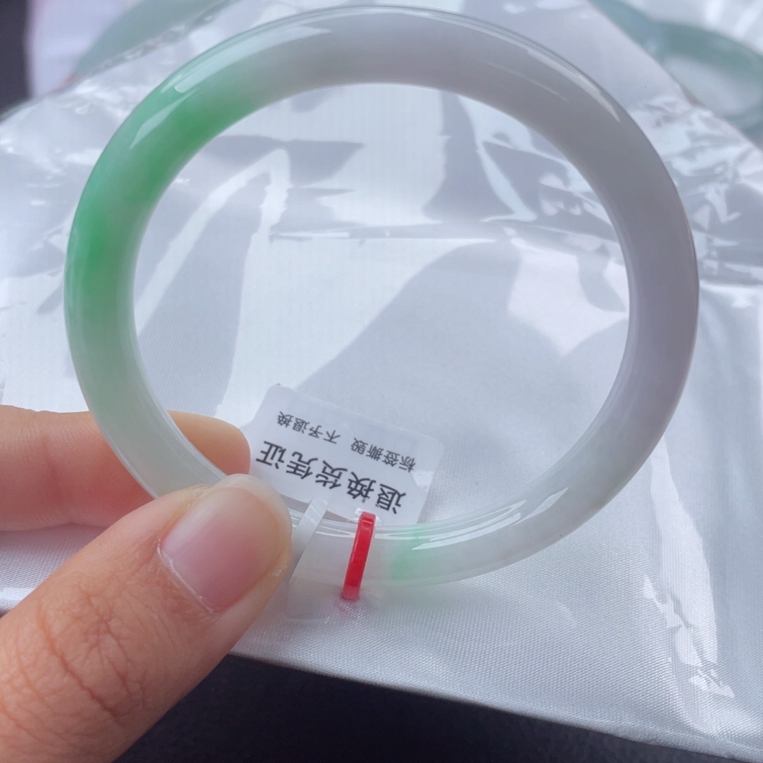 翡翠手镯（圆镯）未镶嵌真***?53圈