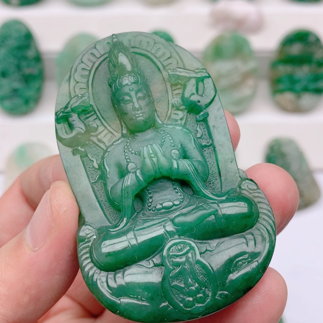 独山玉颈饰未镶嵌