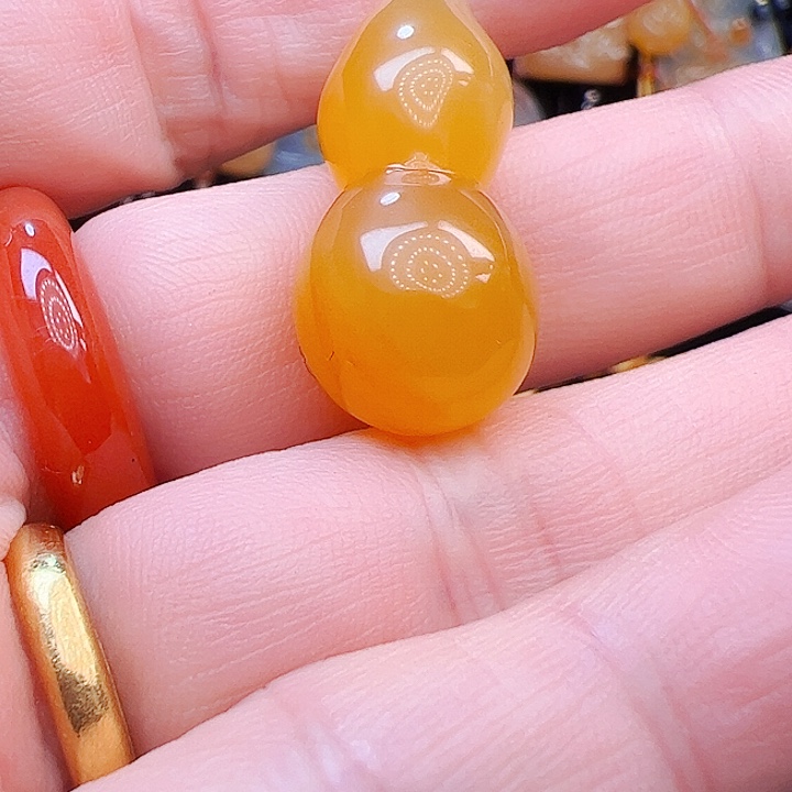 石英质玉（黄龙玉）颈饰合金