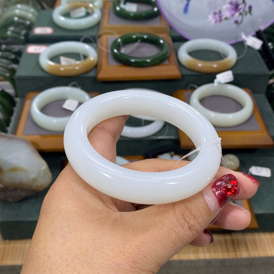 和田玉未镶嵌手镯